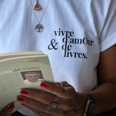 Vivre d'amour & de livres 📖 my favorite tee says it all